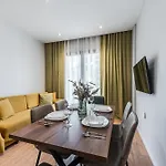 Beautiful Center Apartment *